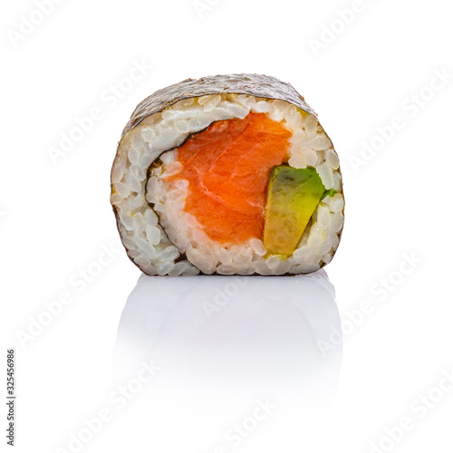Futomaki Sushi mit Lachs und Avocado roh photo