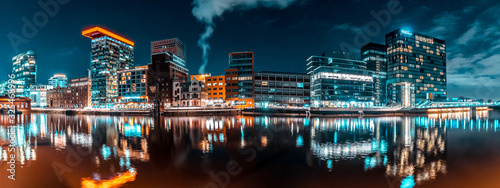 Medienhafen Düsseldorf bei Nacht