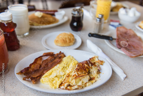 breakfast eggs bacon and hashbrowns