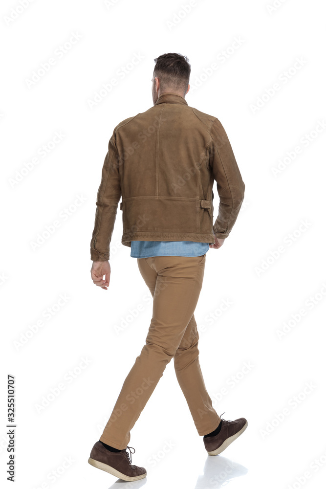 Naklejka premium Rear view of a eager casual man walking
