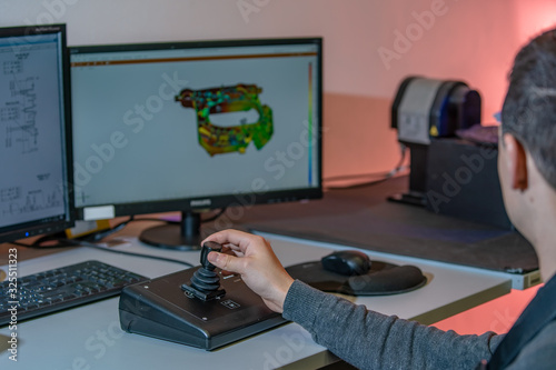 technically professional machine for 3D scanning and measurement of plastic moldings using a laser photo