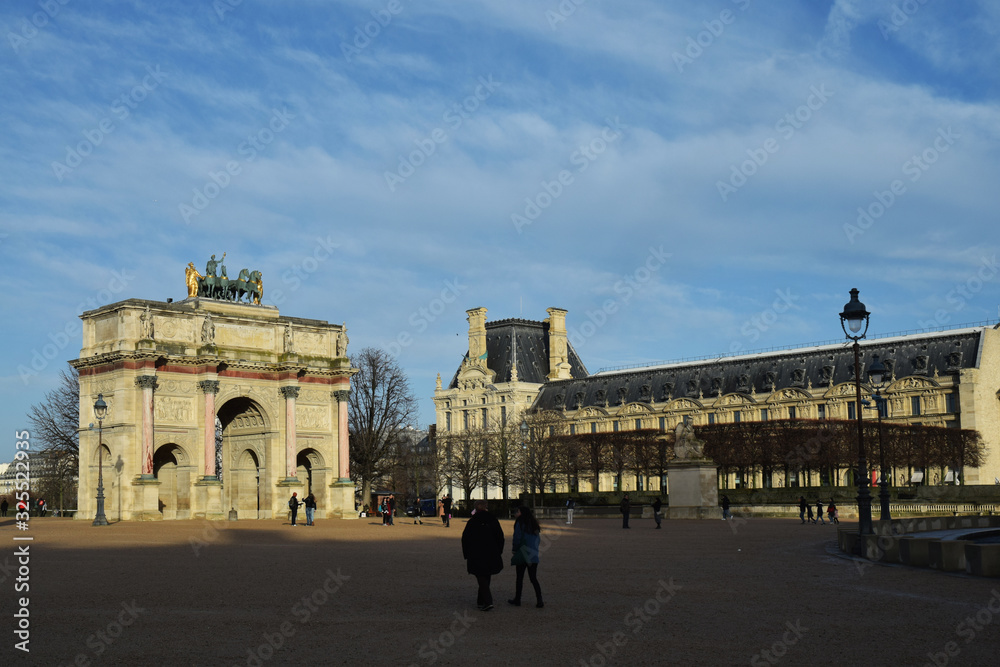 Paris, France : arc de triomphe du Carrousel, musée des arts décoratifs et de la publicité.