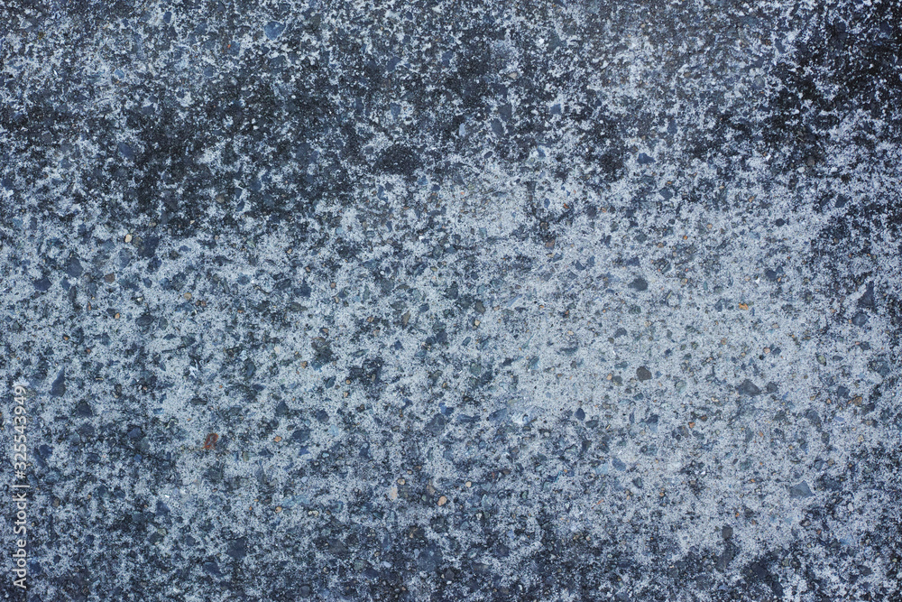 灰色で砂利が混じったコンクリート素材の背景