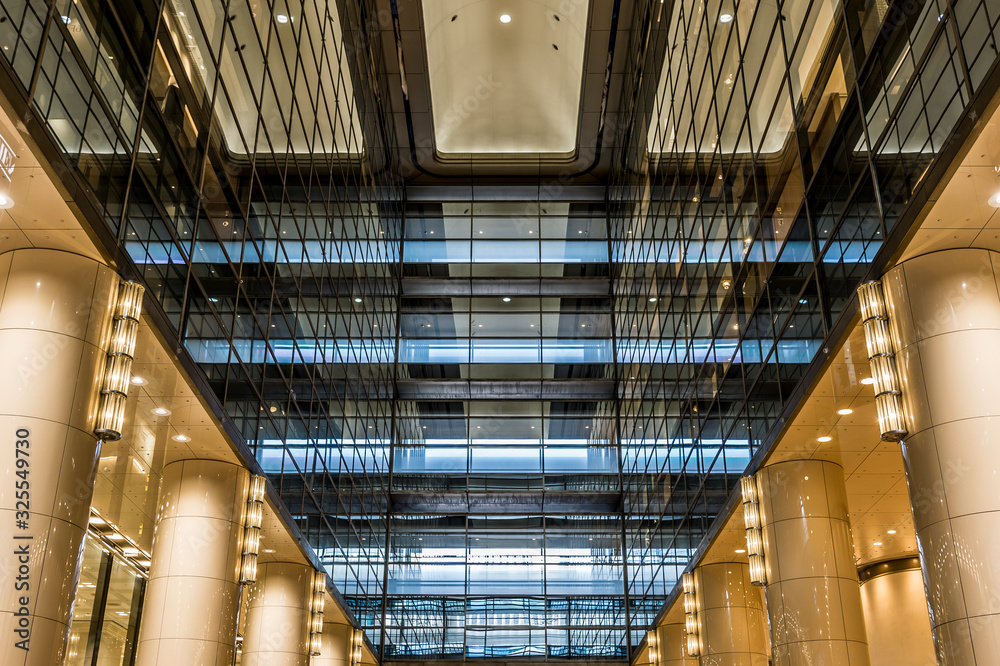 Obraz premium 東京都千代田区有楽町の商業ビルのエントランス