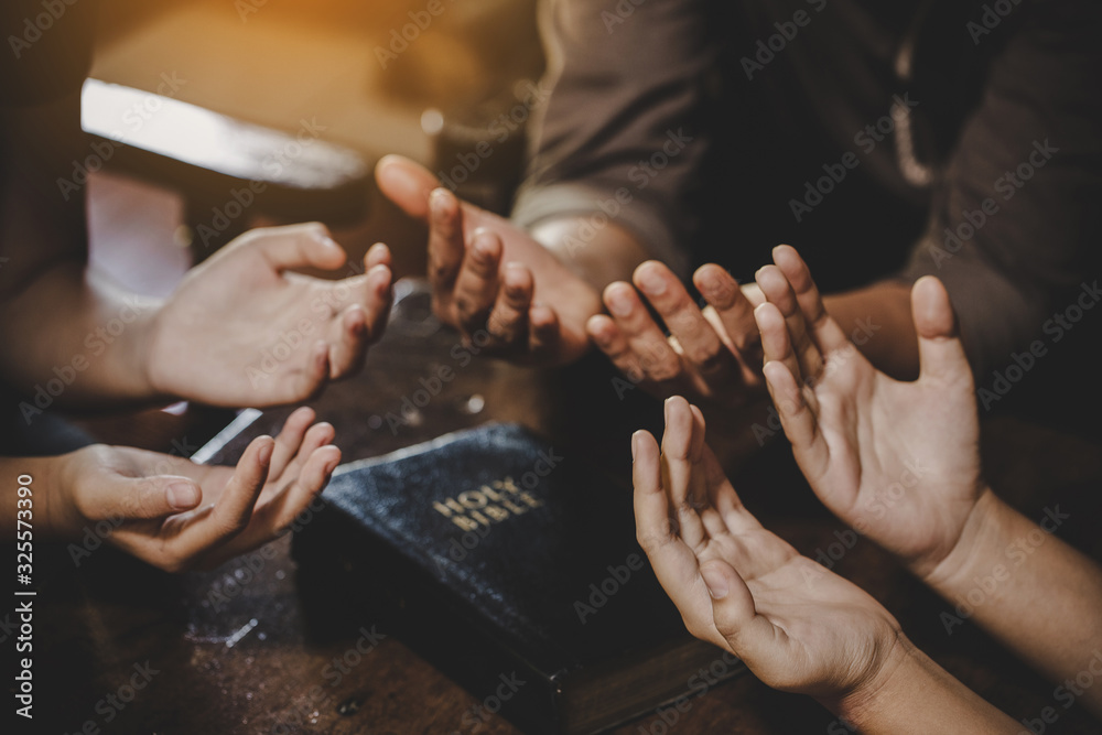 Group of different women praying together - obrazy, fototapety, plakaty 