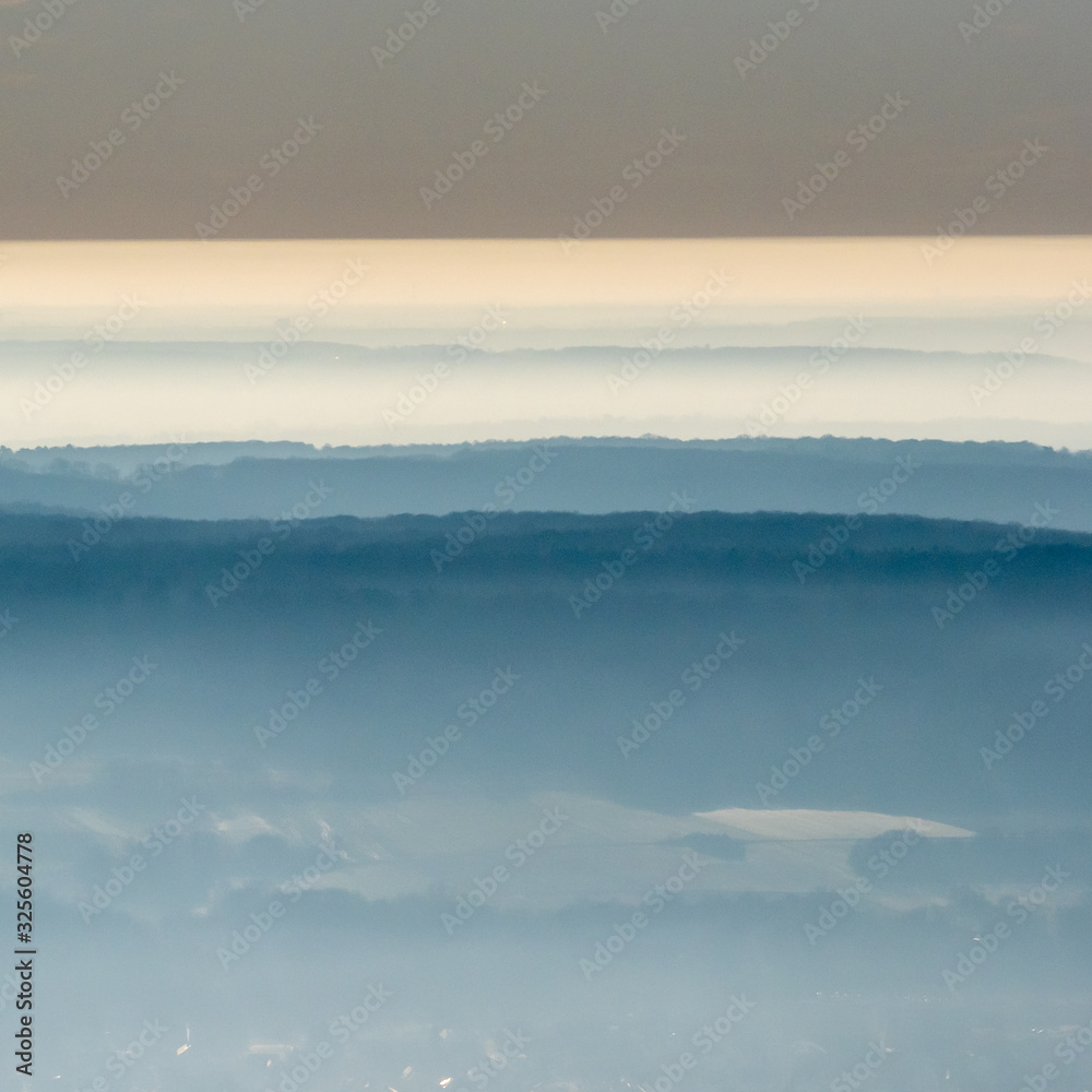vue aérienne de la vallée de la Seine dans la brume à Epone dans les Yvelines en France
