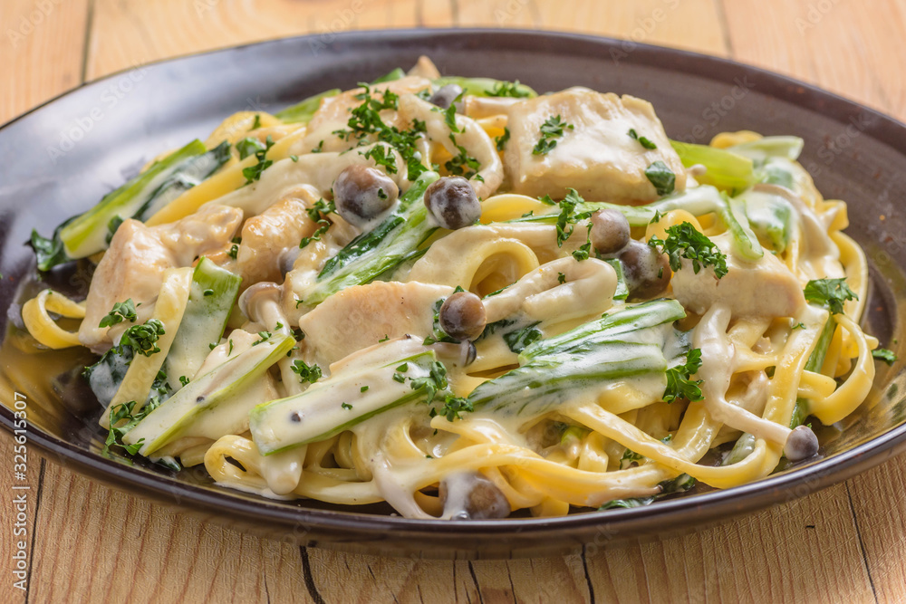 鶏肉のクリームパスタ 鶏肉のクリームパスタ