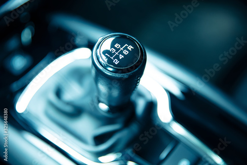 Gearshift stick in car with manual gearbox © Daniel Krasoń