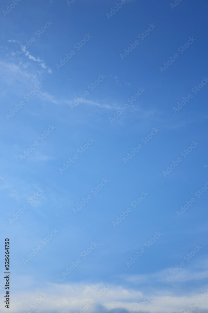 Obraz premium white cloud on clear blue sky background