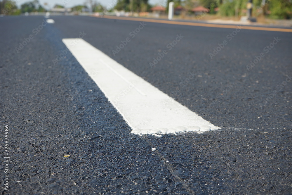 Obraz premium White traffic lane dividing line in Thailand