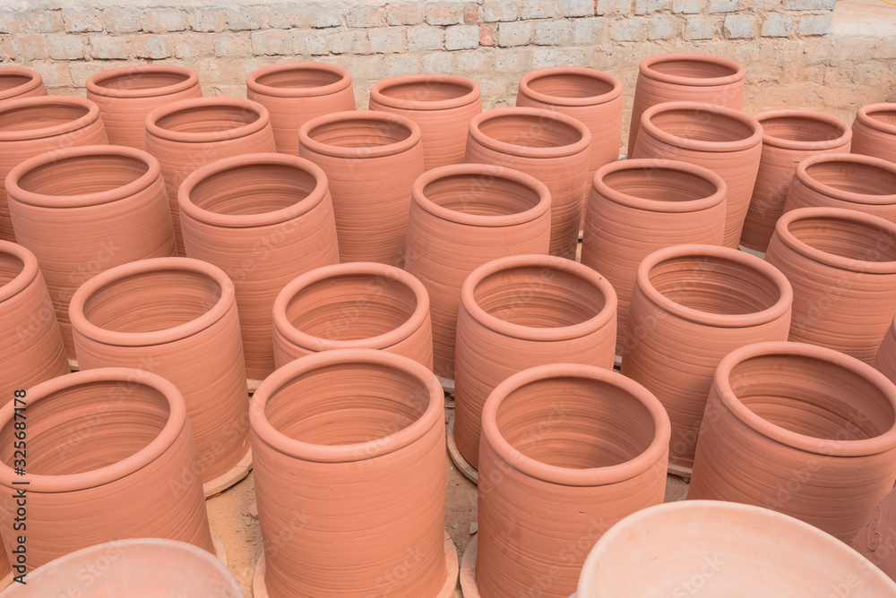 Row of plain terracotta vases at ceramic shop near Hanoi, Vietnam Row of plain terracotta vases at ceramic shop near Hanoi, Vietnam
