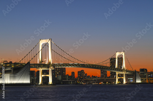 【東京の風景】夕焼けのレインボーブリッジ