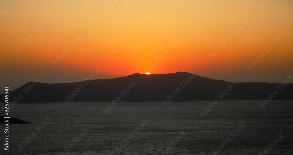 Sonnenuntergang über Thirassia Santorini