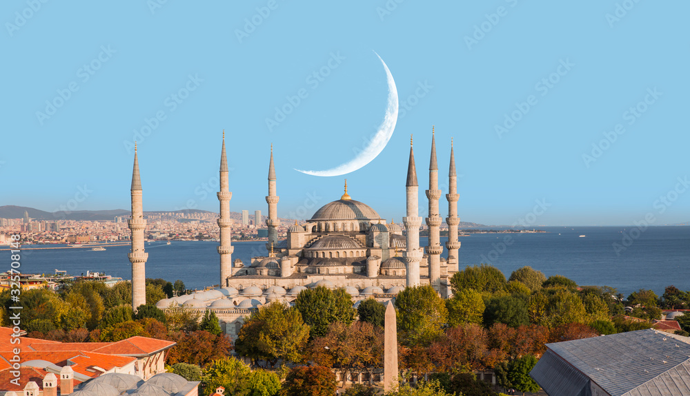 Fototapeta premium The Blue Mosque with crescent moon (new moon) -Sultanahmet, Istanbul, Turkey.