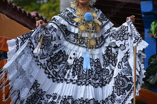 women in panamenian national dress