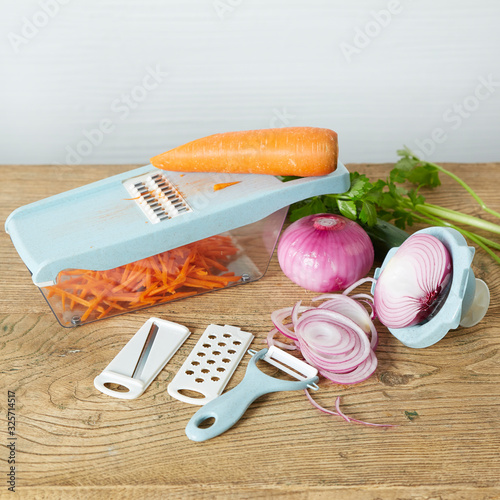 Multifunctional slicer