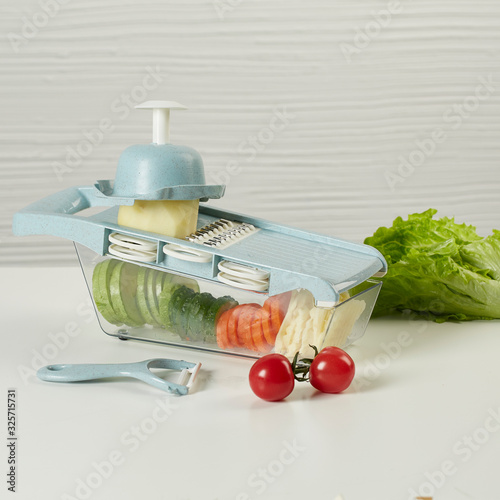 Multifunctional slicer