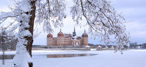 Schloß Moritzburg im Winter bei Schnee