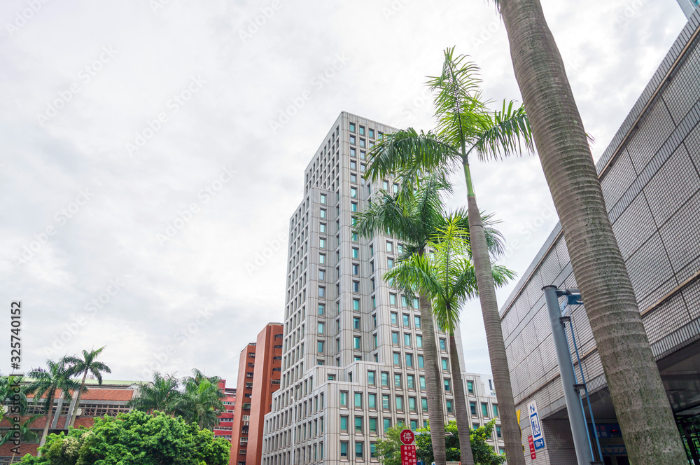 Obraz premium TAIPEI, TAIWAN - July 2, 2019: Street view of Modern architecture in Taipei, Taiwan