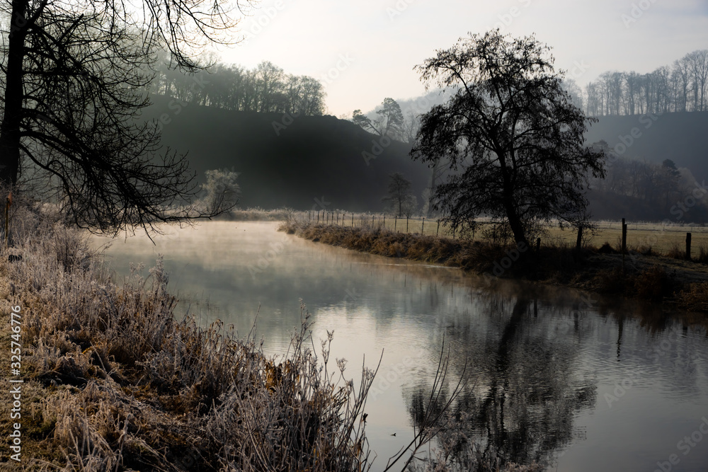Fototapeta premium Winterlandschaft am Fluss