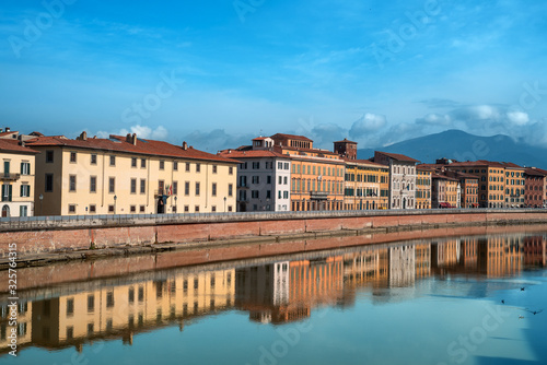 Pisa, veduta sul Lungarno e centro della città, Italia 