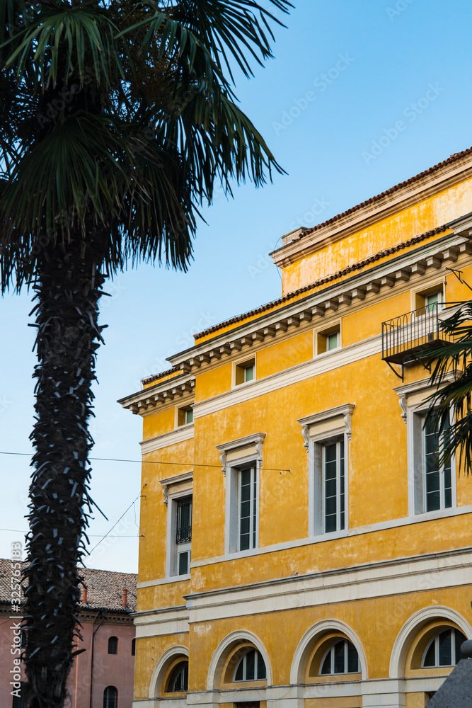 Naklejka premium yellow building on square Piazza Giuseppe Garibaldi, in Ravenna, Italy_