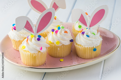 Vanilla cream mini cup cakes decorated for Easter.