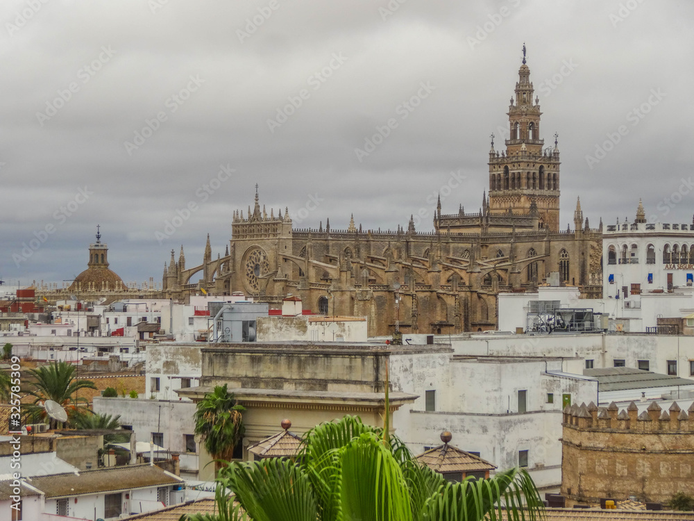Fototapeta premium Sevilla Panorama, Altstadt und Sehenswürdigkeiten