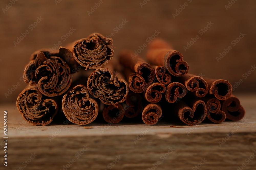 ceylon cinnamon and cassia bark .external differences Stock Photo