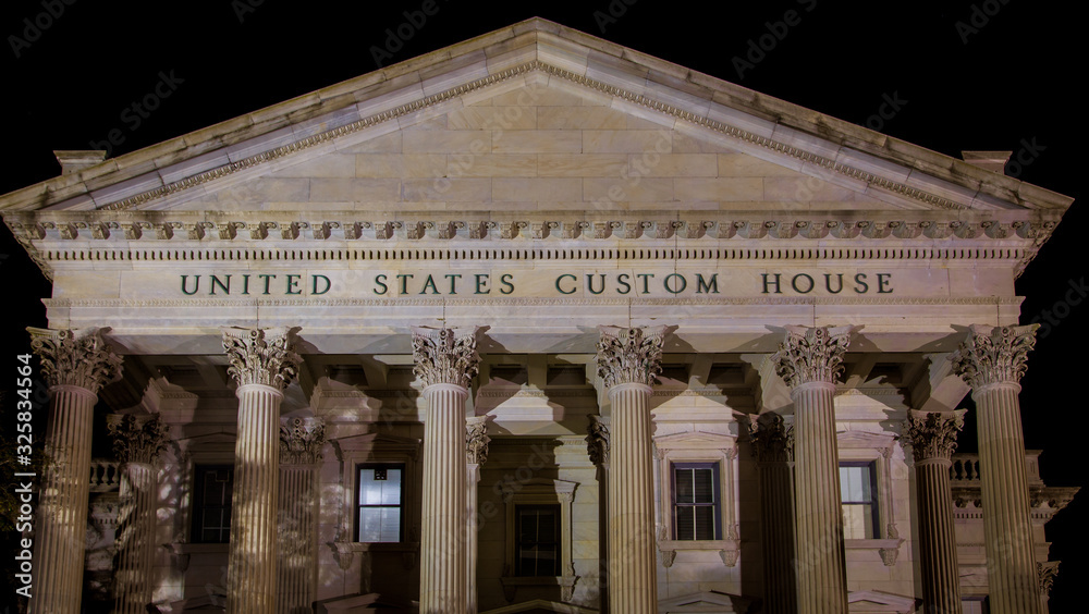 Fototapeta premium united states custom house in Charleston
