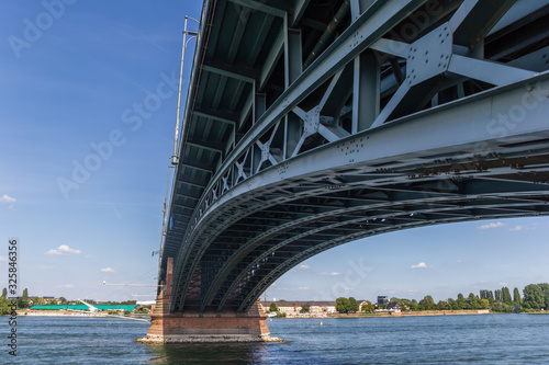 Fototapeta Naklejka Na Ścianę i Meble -  Steel bridge over the river Rhine in Mainz, Germany