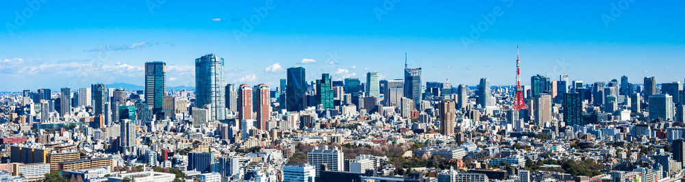 東京　青空と都市風景　ワイド