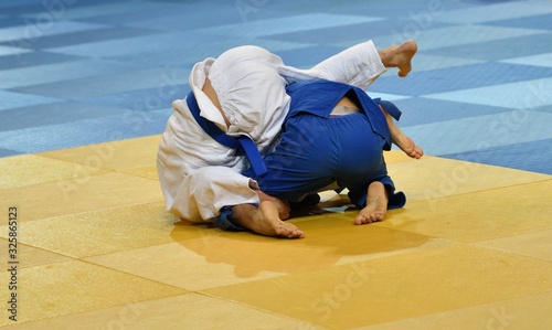 Bild auf Leinwand Boys compete in Judo