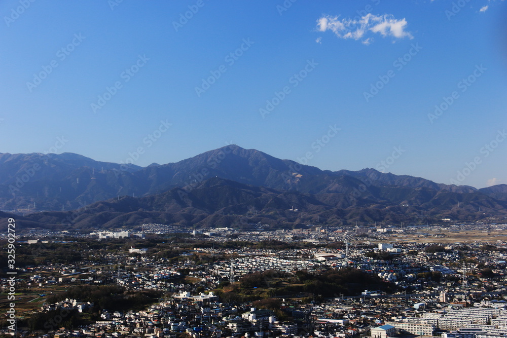 	湘南アルプス　湘南平からの眺望　秦野の町と丹沢大山