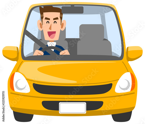 笑顔で運転する男性ドライバー