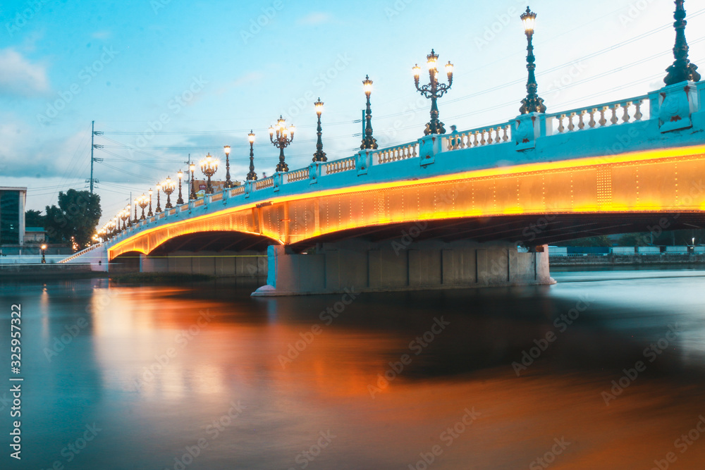 Obraz premium bridge at night