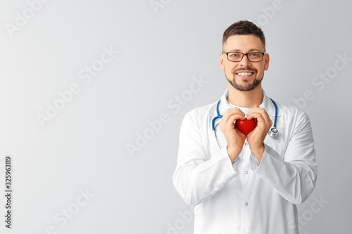 Male cardiologist on light ...