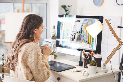 Female interior designer wo...