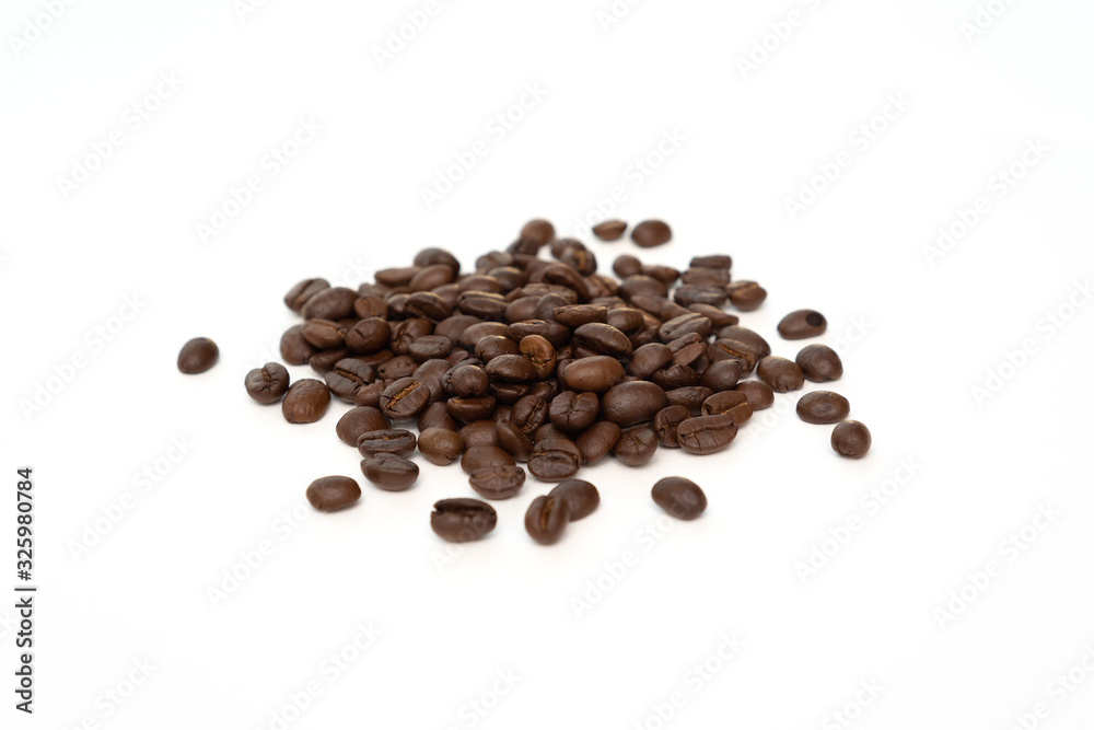 Fototapeta premium Coffee beans isolated on white background.