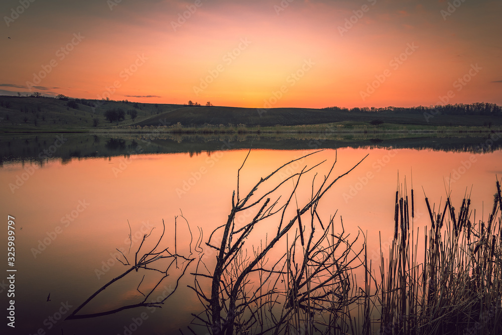 Obraz premium Sunrise on river