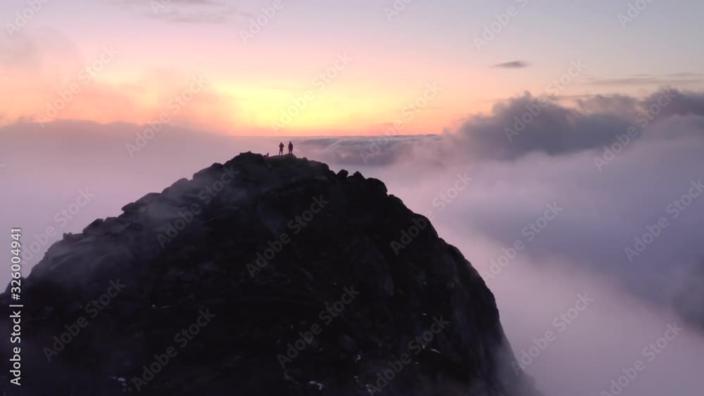 Wandern über den Woken Norwegen Drohne Sonnenuntergang 