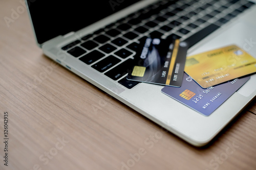 Canvastavla Credit card repayment Getting into debt with many credit cards