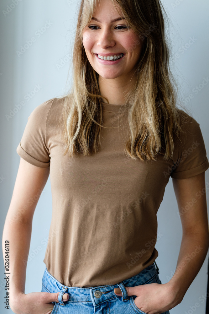 Obraz premium Portrait of a young woman in braces