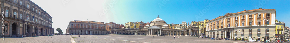 Neapel Piazza del Plebiscito mit Basilica