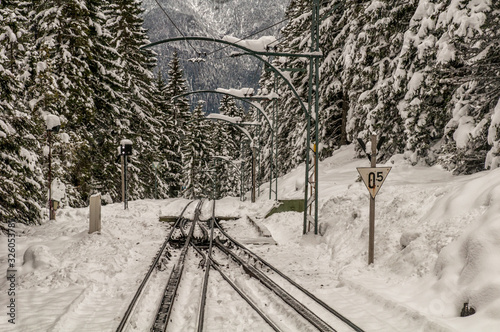 Schienen der Zugspitzbahn im Schnee photo