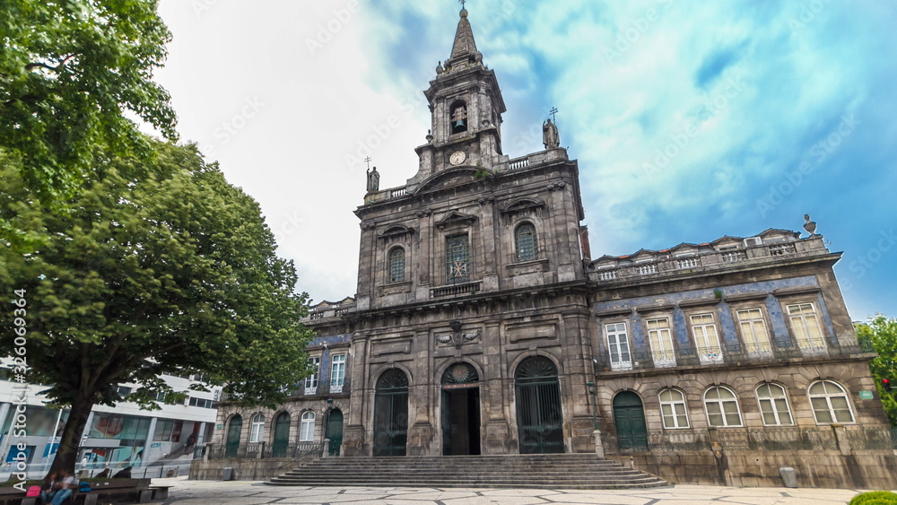 Obraz premium The Trinity Church timelapse in Porto, Portugal. Porto is one of the most popular tourist destinations in Europe.