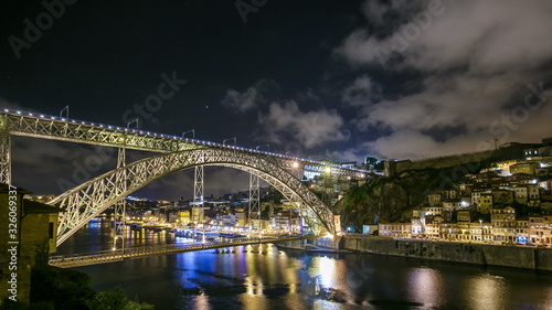 Timelapse The Dom Luis I Bridge is a metal arch bridge that spans the Douro River between the cities of Porto and Vila Nova de Gaia, Portugal © neiezhmakov