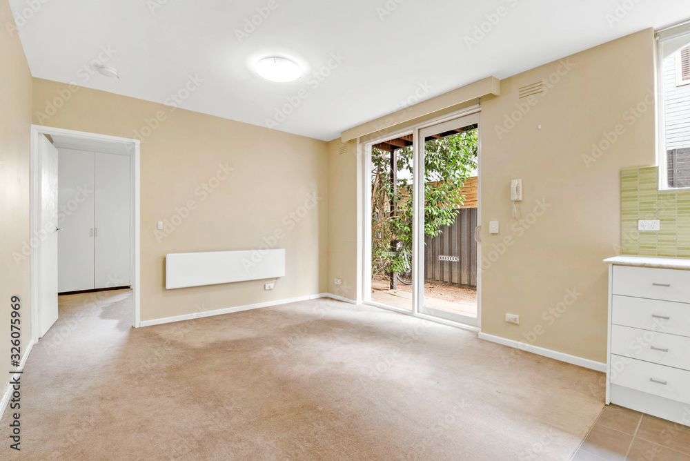 Fototapeta premium Empty and unfurnished brand new apartment