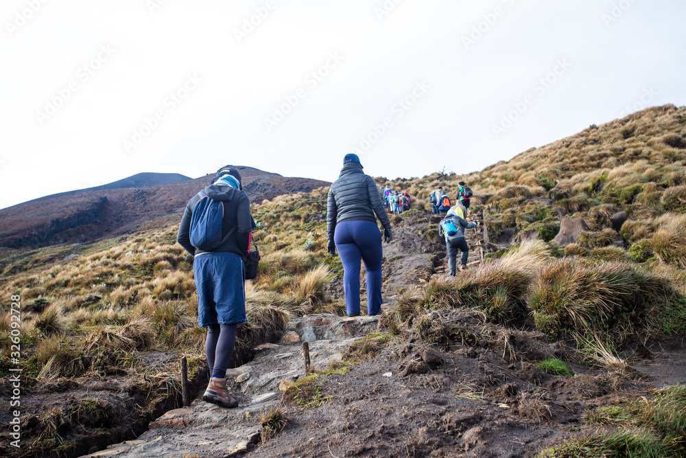 Senderismo, montañismo, trekking, deporte en montaña. Colombia Volcan Purace