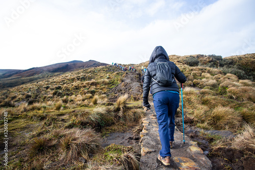 Senderismo, montañismo, trekking, deporte en montaña. Colombia Volcan Purace